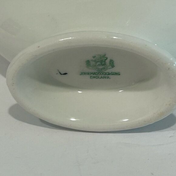John Maddock & Sons Vintage Fine Earthenware/ Porcelain Gravy Boat. - Picture 7 of 12
